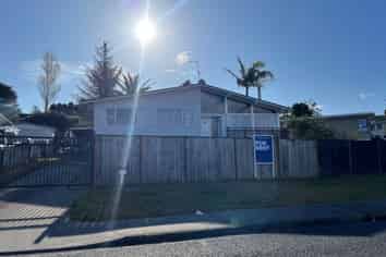 38 Thornlow Street, Glendene