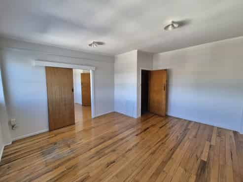 Affordable office with Waitākere views