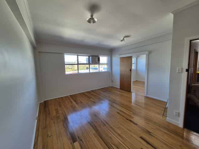 Affordable office with Waitākere views