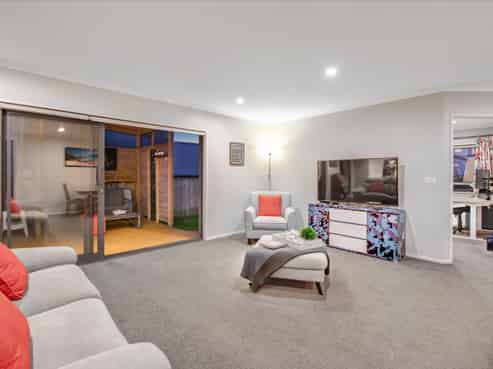 14 Kingfisher Road, Silverdale