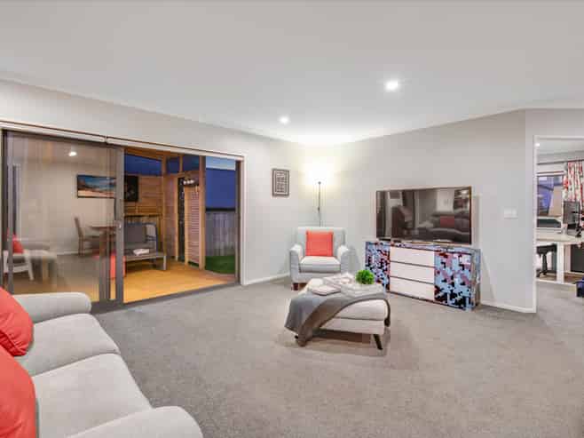 14 Kingfisher Road, Silverdale