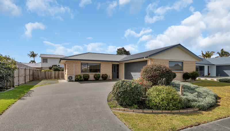 32 Bermuda Place, One Tree Point