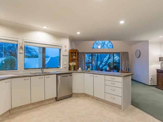 30 Bearing West Court, Paraparaumu