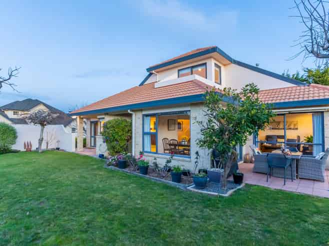 30 Bearing West Court, Paraparaumu