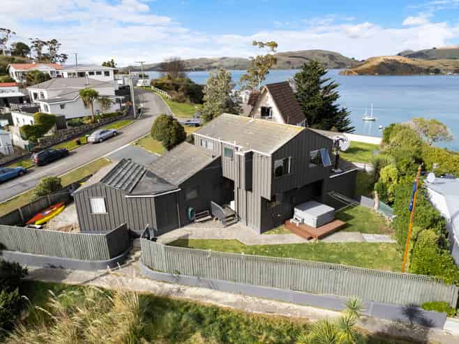 1 Magnetic Street, Port Chalmers