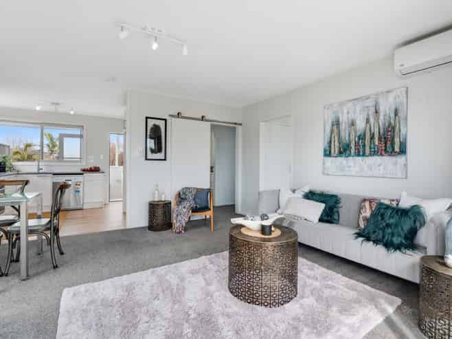 1/941 Whangaparaoa Road, Manly