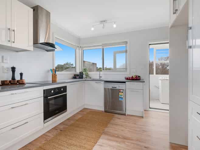 1/941 Whangaparaoa Road, Manly