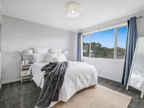 1/941 Whangaparaoa Road, Manly