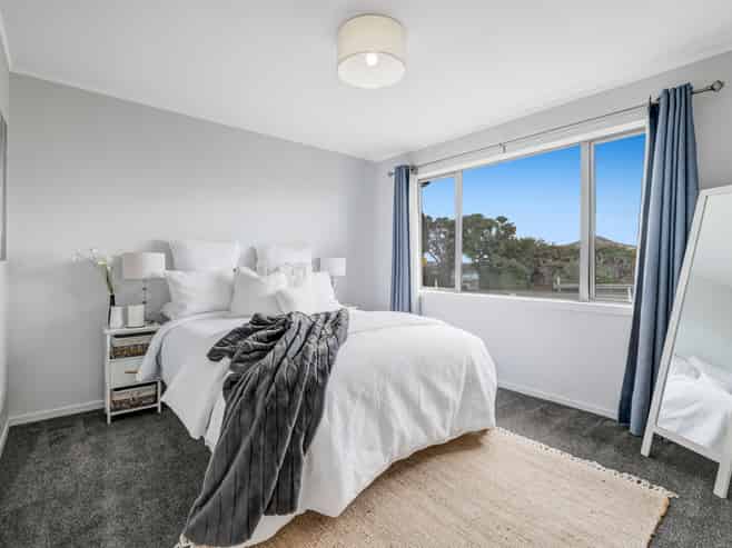 1/941 Whangaparaoa Road, Manly