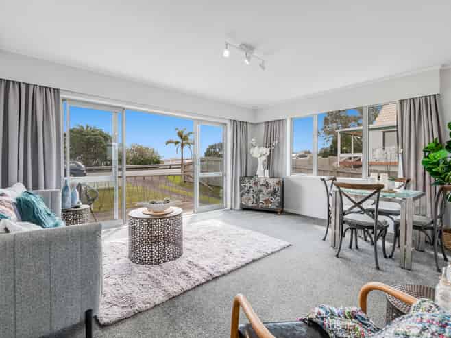 1/941 Whangaparaoa Road, Manly