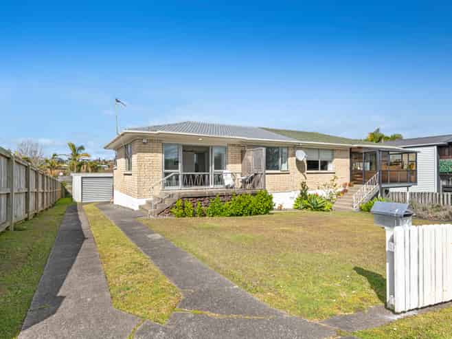 1/941 Whangaparaoa Road, Manly
