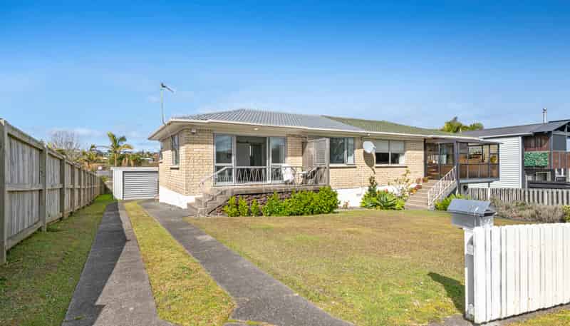 1/941 Whangaparaoa Road, Manly