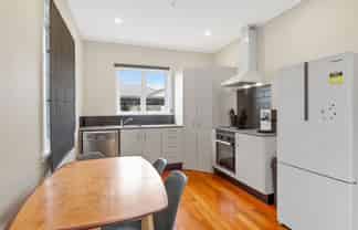 75 Queen Street West, Levin