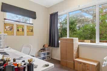 75 Queen Street West, Levin