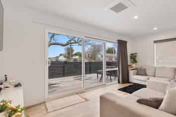 75b Queen Street West, Levin