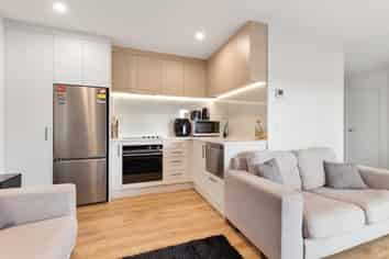 75b Queen Street West, Levin