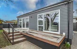 75b Queen Street West, Levin