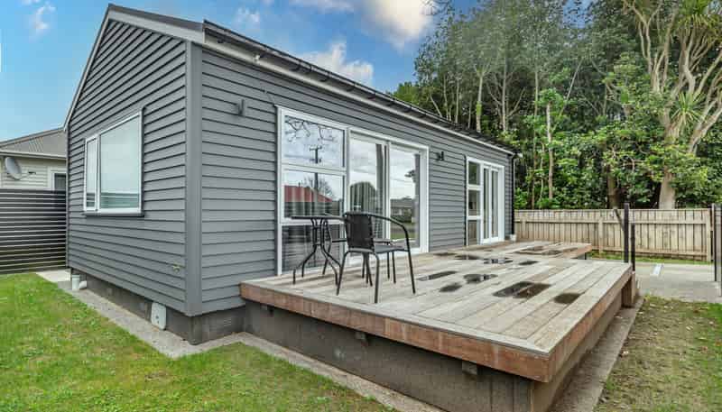 75b Queen Street West, Levin