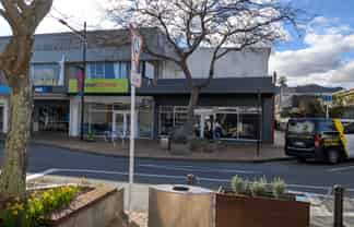 Economic Small retail premises - walkway to rear public car park.