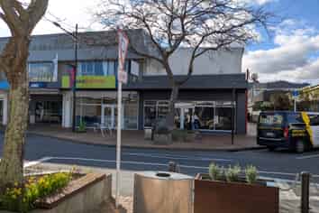 Economic Small retail premises - walkway to rear public car park.