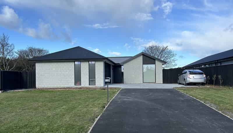 110 Carnaveron  Drive, Lincoln