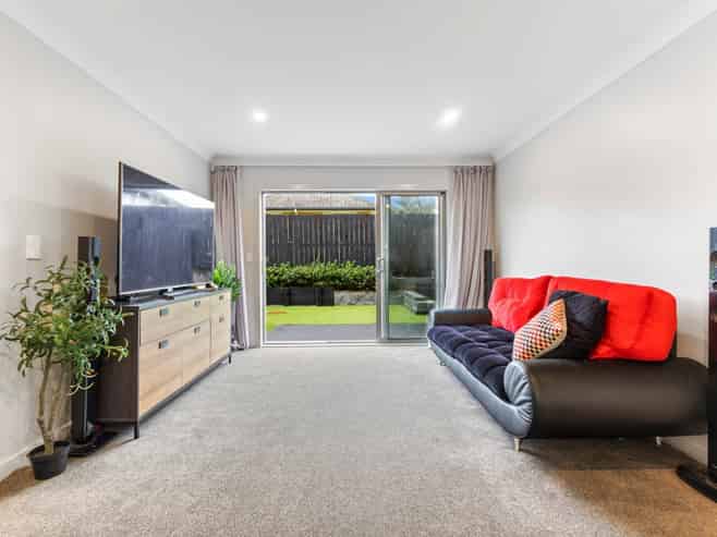 58 Paretaiuru Crescent, Papakura