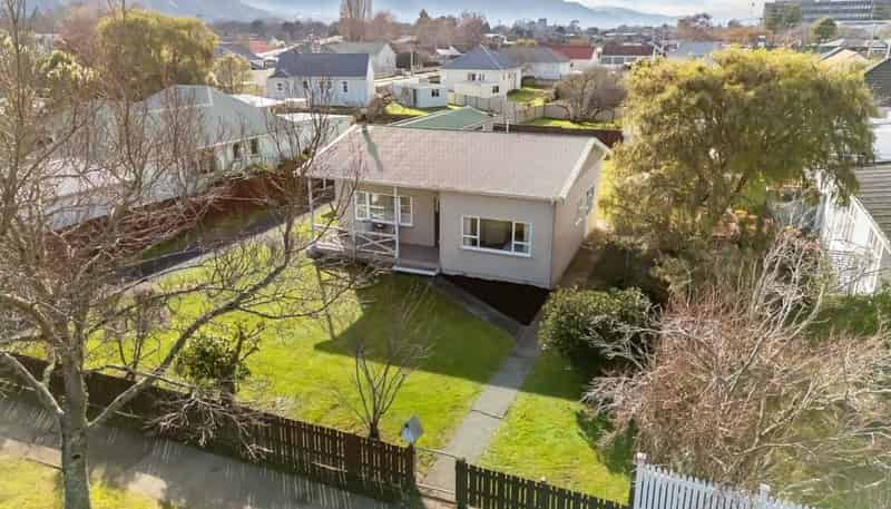 4 Heretaunga Square, Silverstream