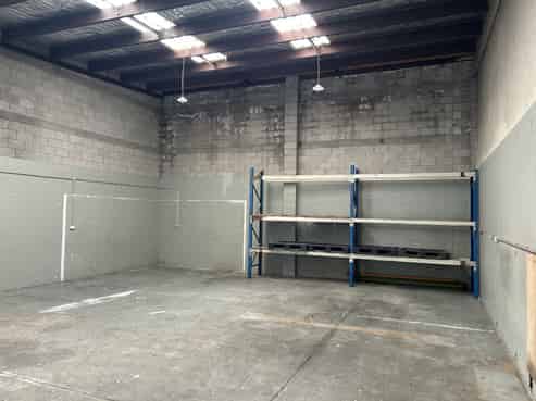 Central Otahuhu industrial space – ideal for trade