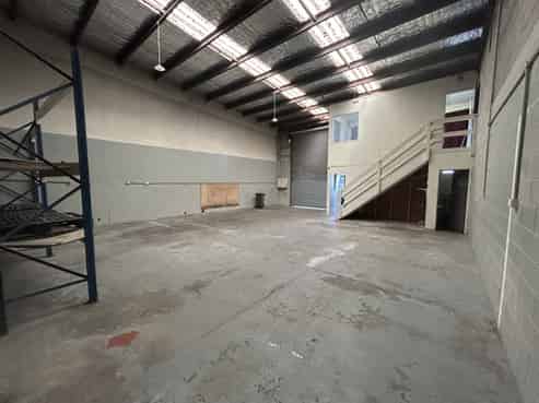 Central Otahuhu industrial space – ideal for trade