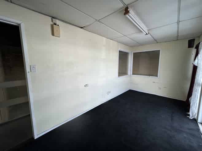 Central Otahuhu industrial space – ideal for trade
