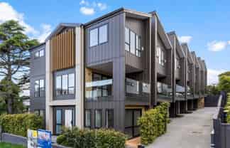 2/30 Potter Avenue, Northcote