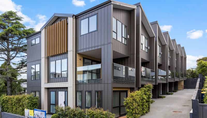 2/30 Potter Avenue, Northcote