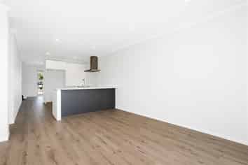 42 Vincent McGrath Cres, Swanson