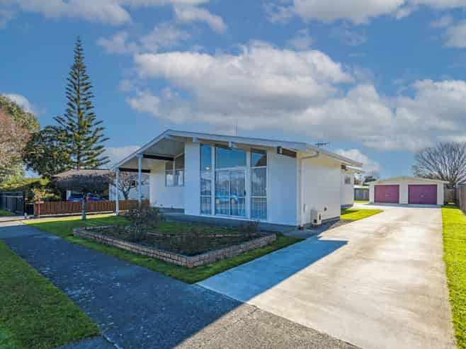 4 John F Kennedy Drive, Milson