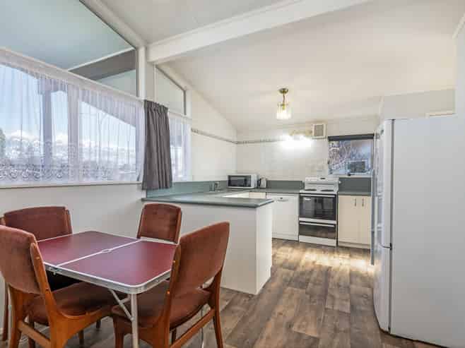 4 John F Kennedy Drive, Milson