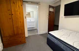 Room 6 / 9 Union Street, North Dunedin