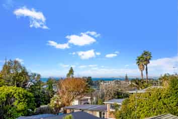 2/10e Penning Road, Castor Bay