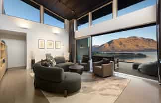 52 Suburb Street, Queenstown Hill