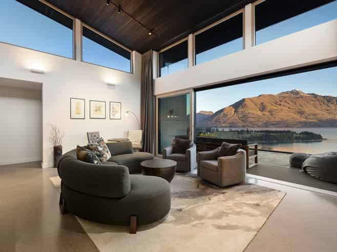 52 Suburb Street, Queenstown Hill