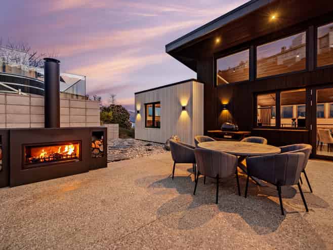 52 Suburb Street, Queenstown Hill