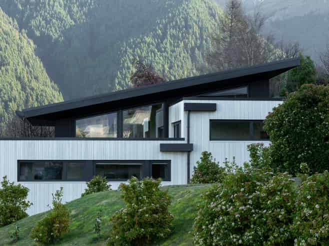 52 Suburb Street, Queenstown Hill