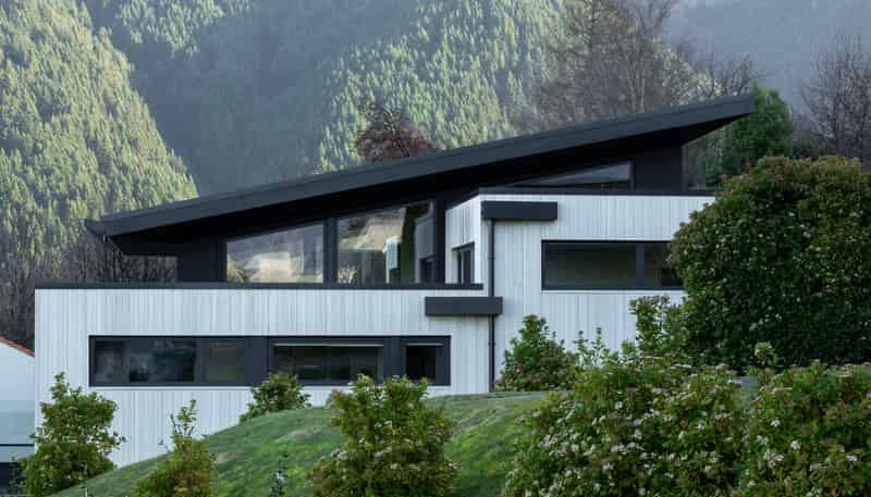 52 Suburb Street, Queenstown Hill