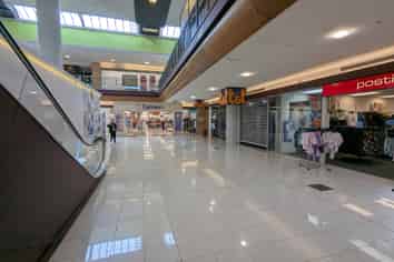 Top Shops on the Ground Floor of The Mall.