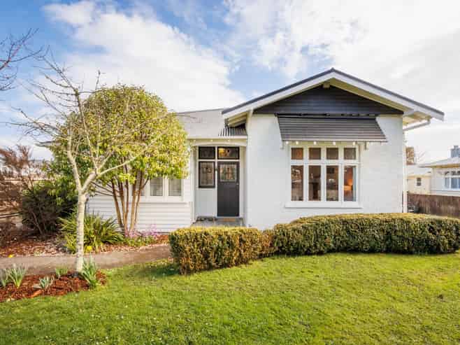 32 Worcester Street, West End