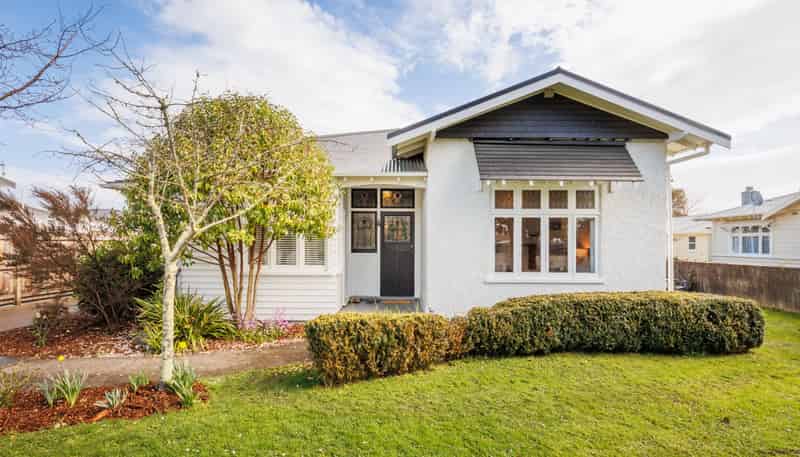 32 Worcester Street, West End