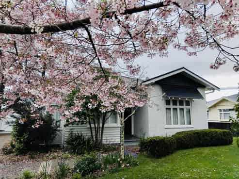 32 Worcester Street, West End