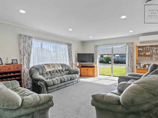 27 Trossach Place, Wattle Downs