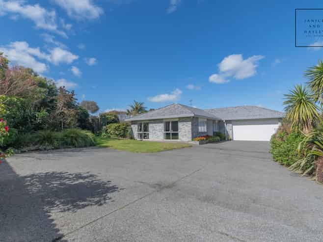 27 Trossach Place, Wattle Downs