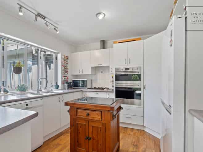 27 Trossach Place, Wattle Downs