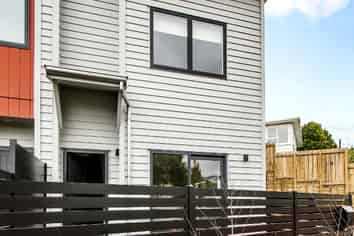 E/1 Pembroke Street, Tawa
